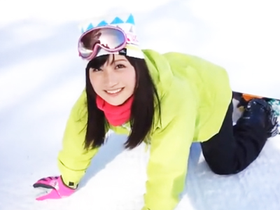 【エロ動画】スキー場でナンパした色白スレンダーな美少女にフェラチオさせ後背位で顔射ぶっかけ